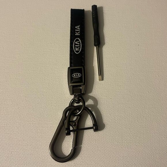 Kia Key Fob Keychain in Black Leather NWT - Picture 1 of 4